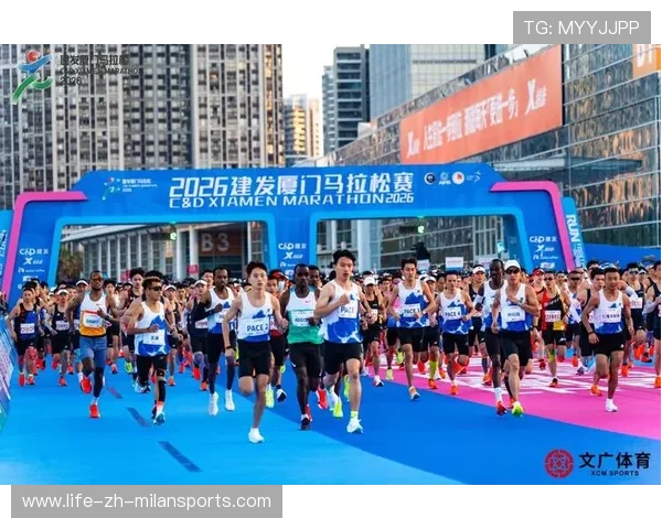 给备赛马拉松跑者的 2026 能量补给指南：补盐还是补糖？最新的科学配比。