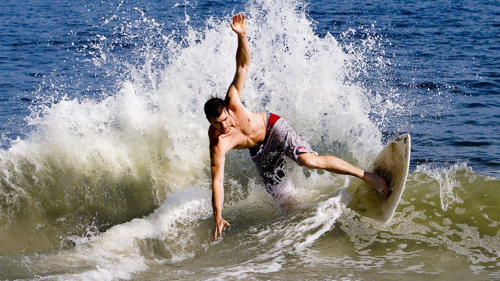 米兰体育报官网-世界山地车锦标赛中国女将首次斩金，山地自行车女子冠军