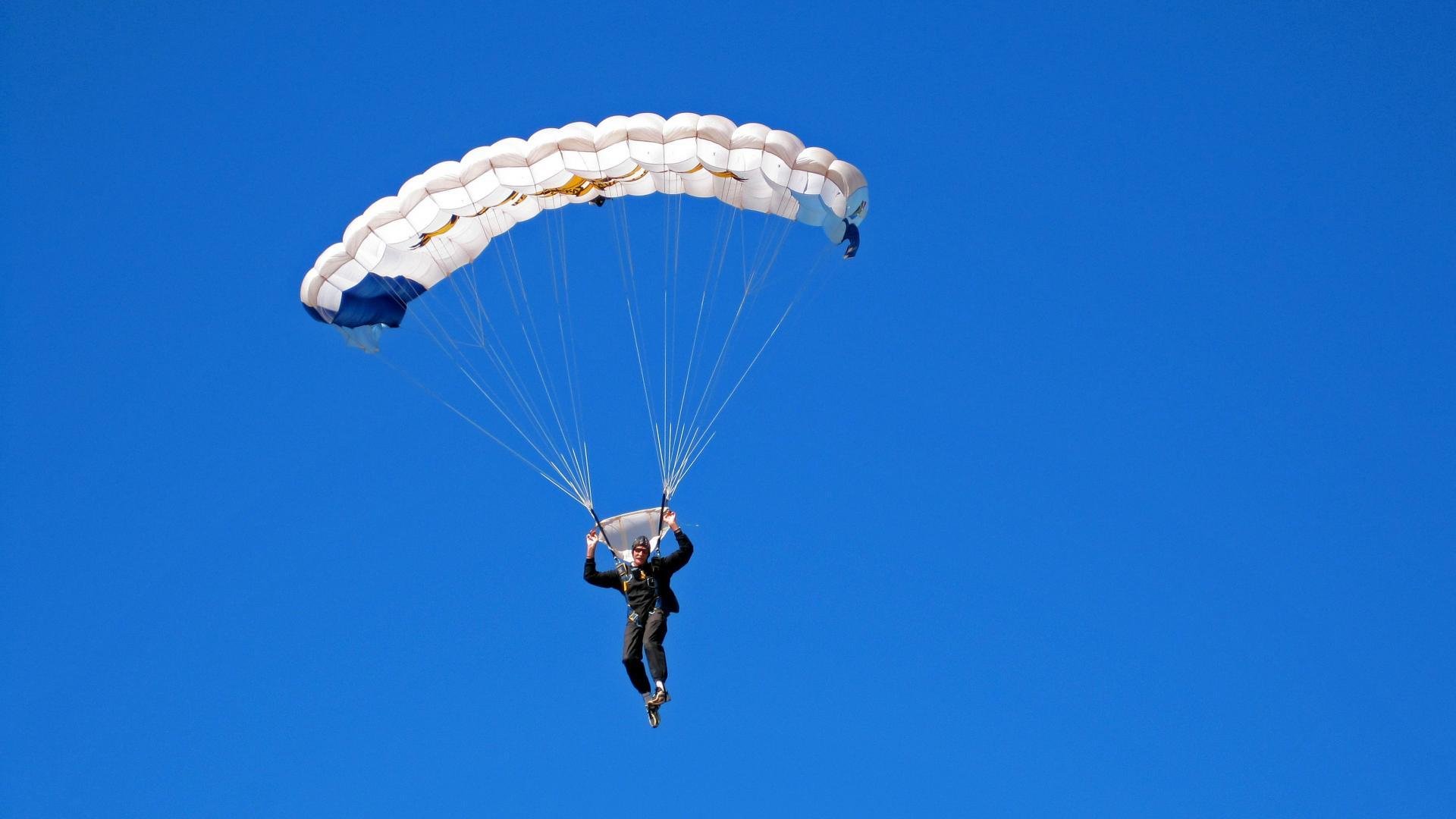 世界青少年羽毛球邀请赛掀起“羽毛狂潮”